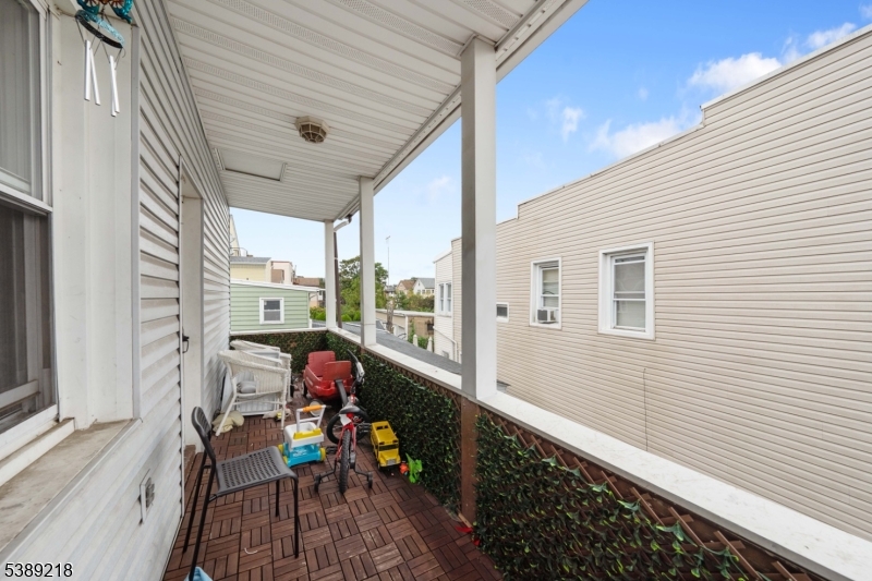 336 John St