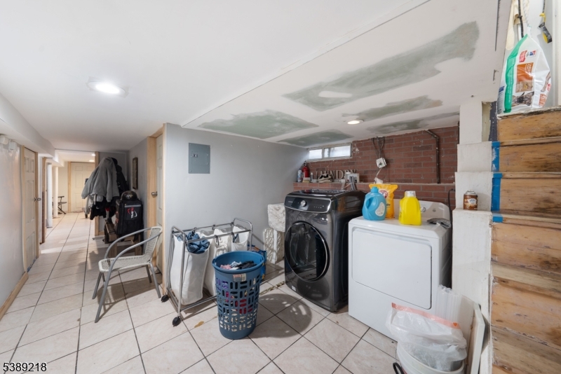 336 John St