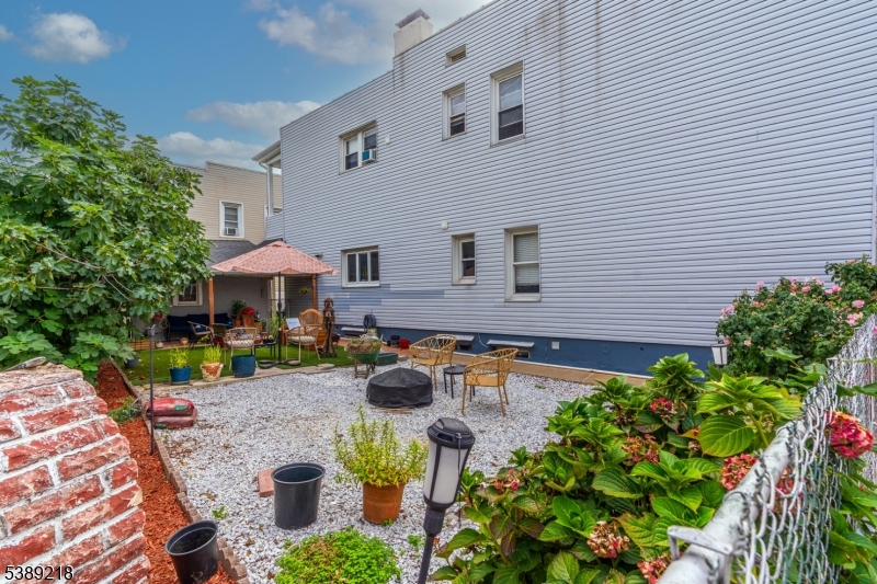 336 John St