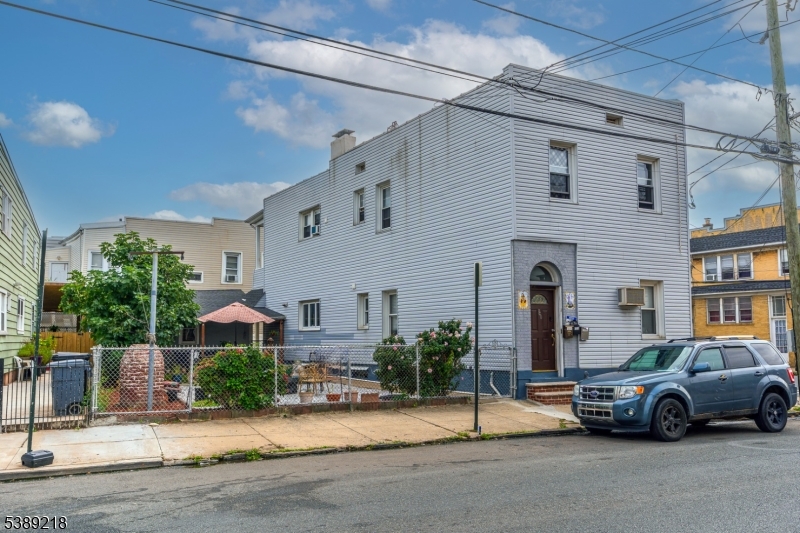 336 John St