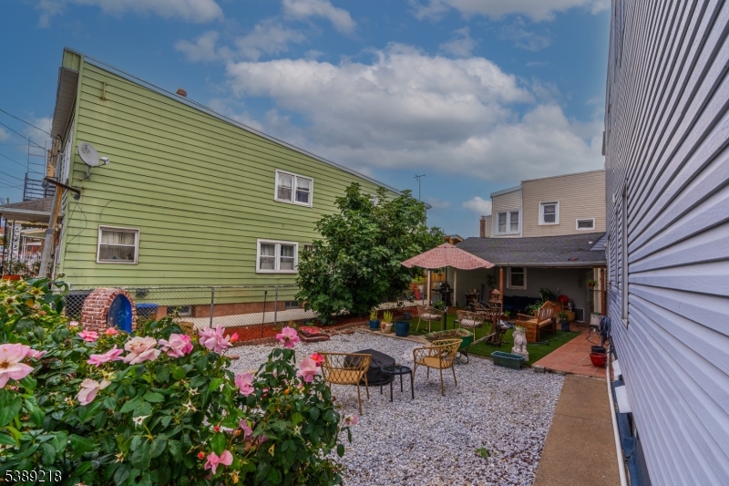336 John St