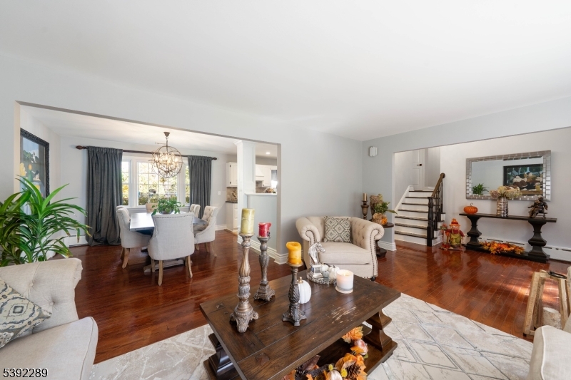 374 S Maple Ave