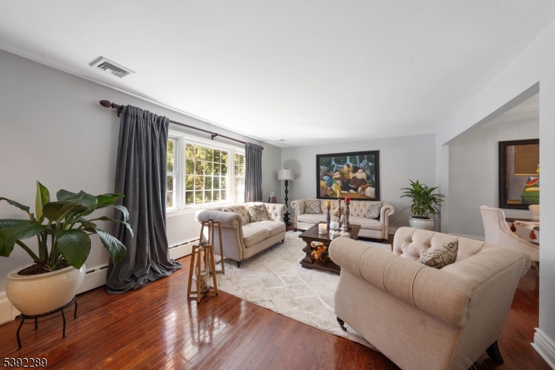 374 S Maple Ave