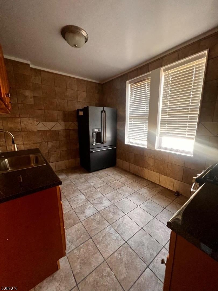 665 Bloomfield Ave 1