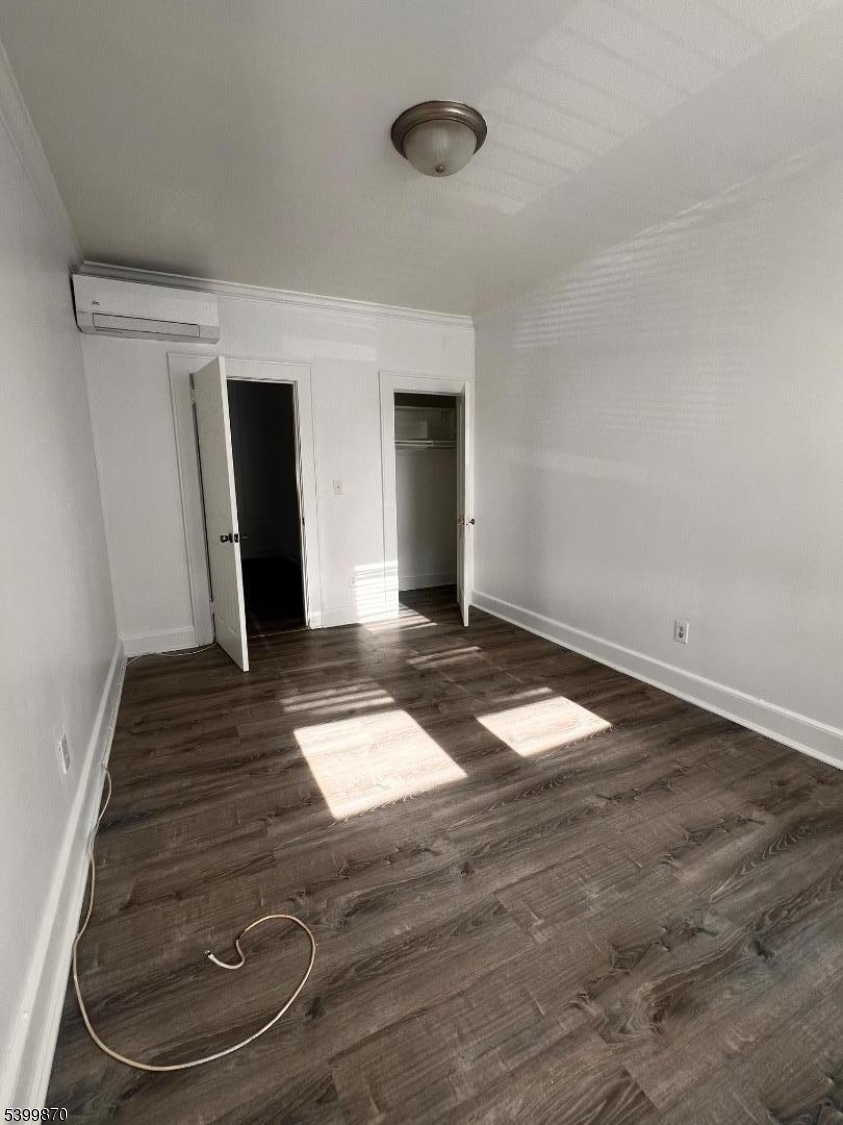 665 Bloomfield Ave 1