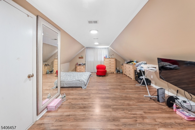 291 Seaton Ave 1