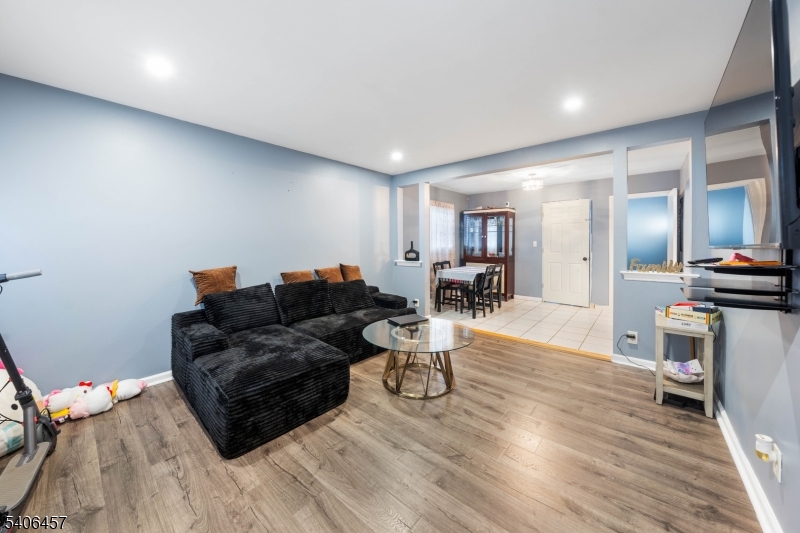 291 Seaton Ave 1