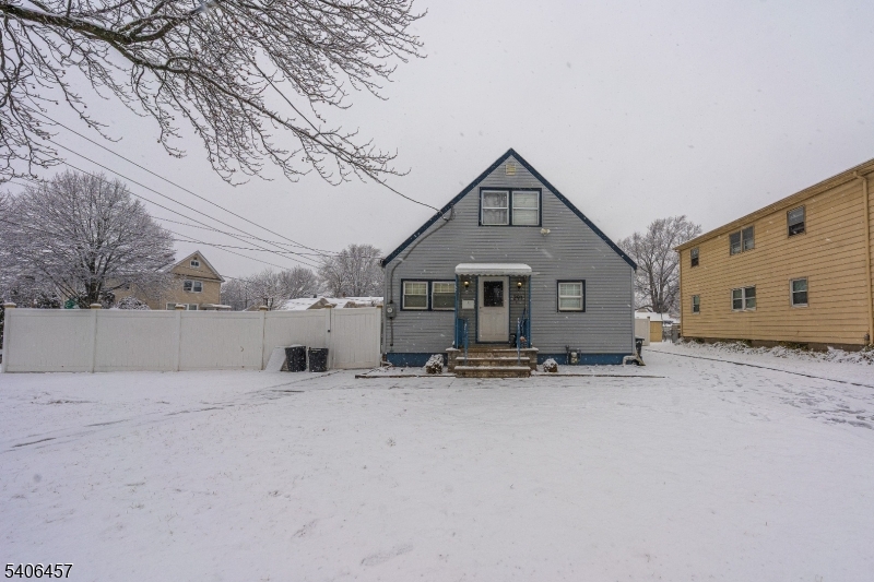 291 Seaton Ave 1