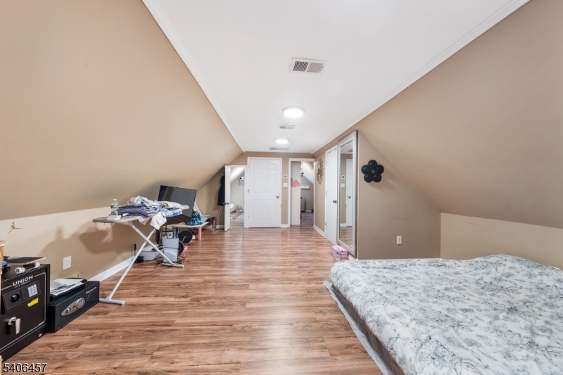 291 Seaton Ave 1