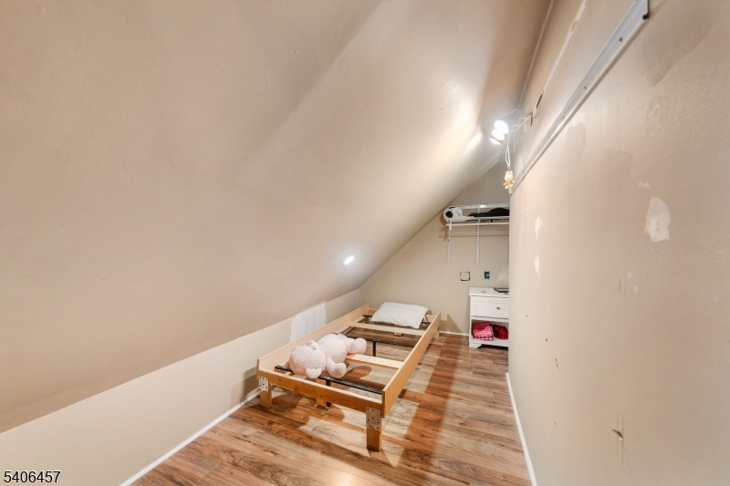 291 Seaton Ave 1