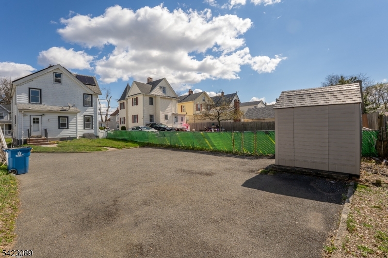 175 Duer St