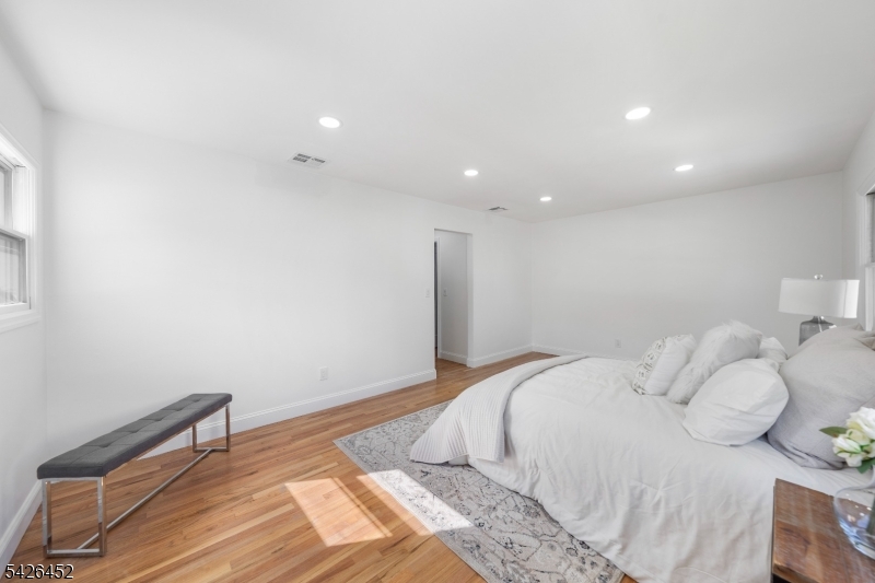 2845 Allen Ave