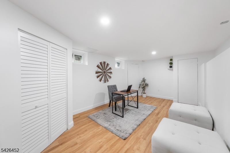2845 Allen Ave