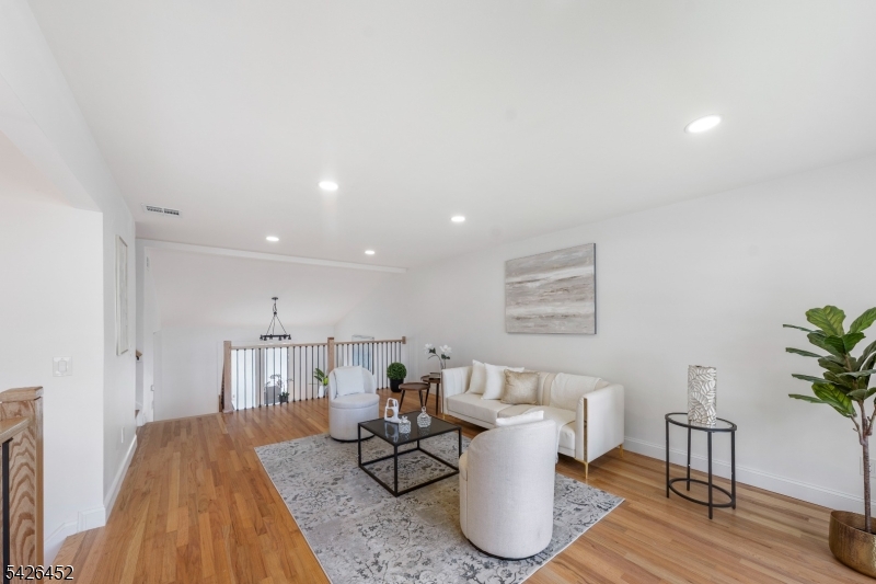 2845 Allen Ave