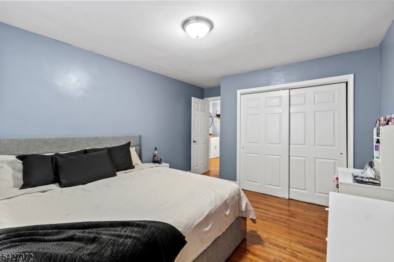 826 W Grand St