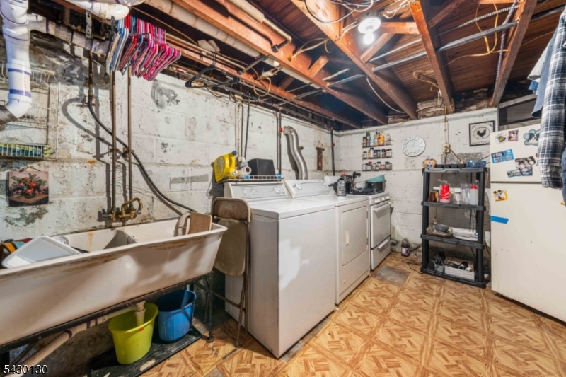 124 W 10Th Ave