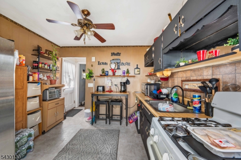124 W 10Th Ave