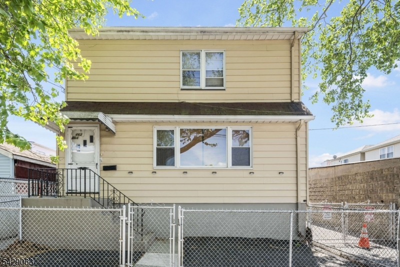 466 Delavan Ave