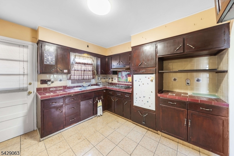 466 Delavan Ave