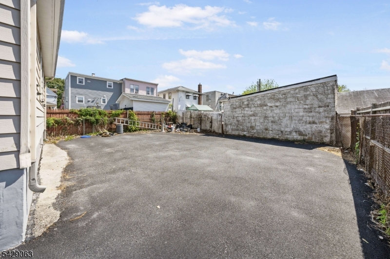 466 Delavan Ave