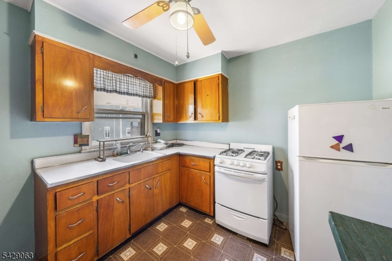 466 Delavan Ave