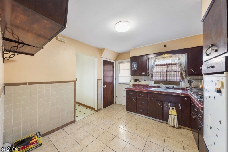 466 Delavan Ave