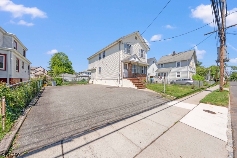 167 Manning Ave