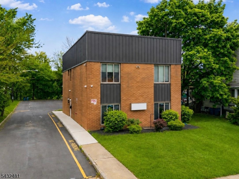 38 N Gaston Ave