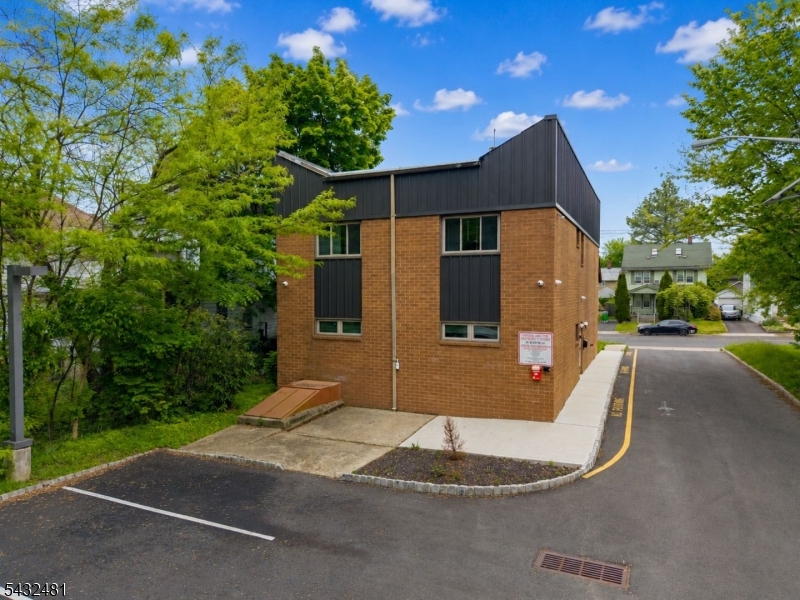 38 N Gaston Ave
