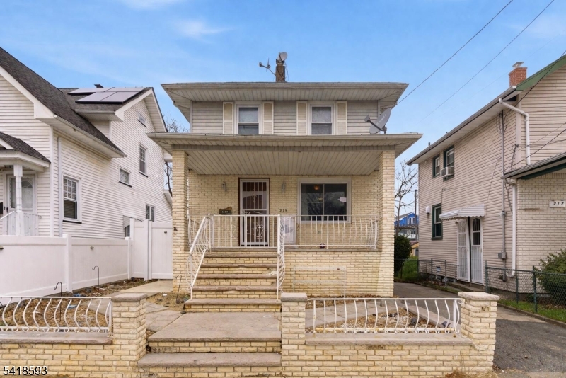 219 Hollywood Ave