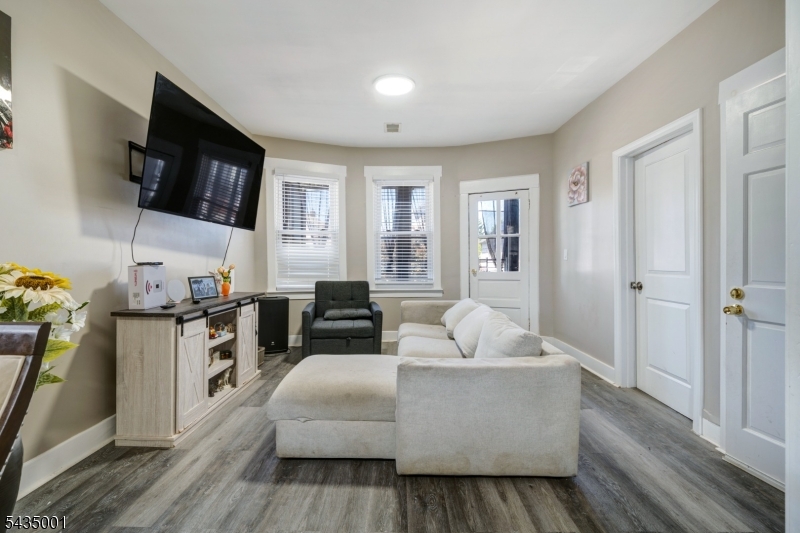 29 W 12Th St