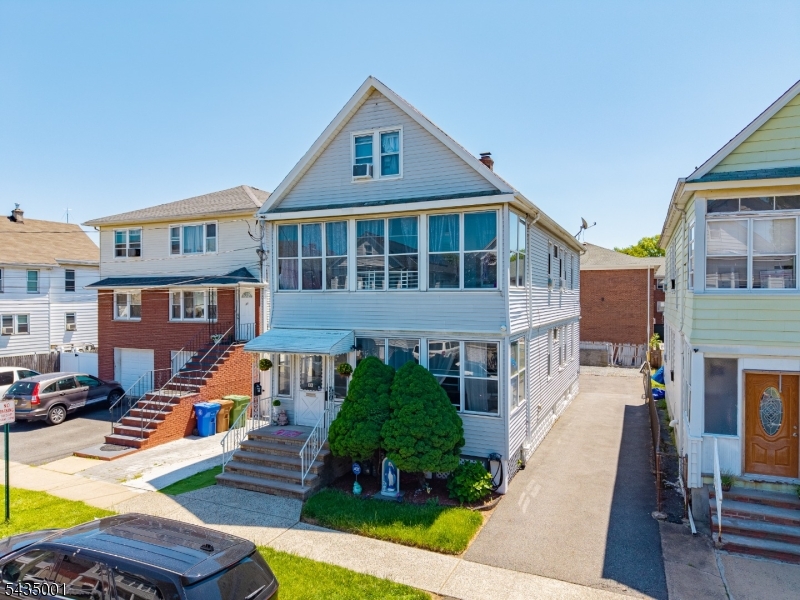 29 W 12Th St