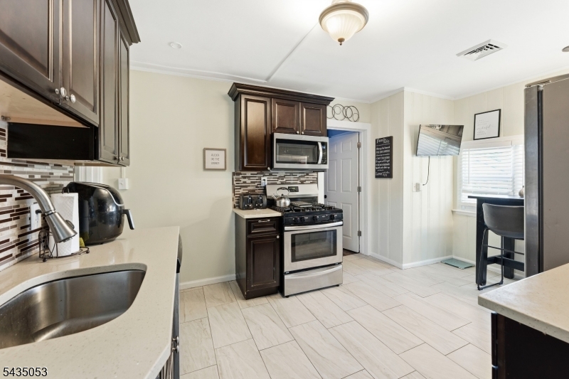 30 Rockview Ter