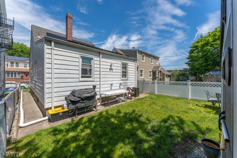 19 Albert St