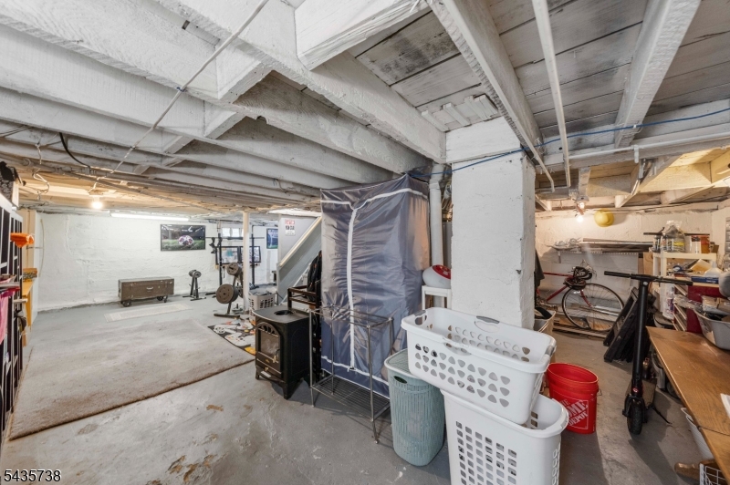 1833 W 4Th St