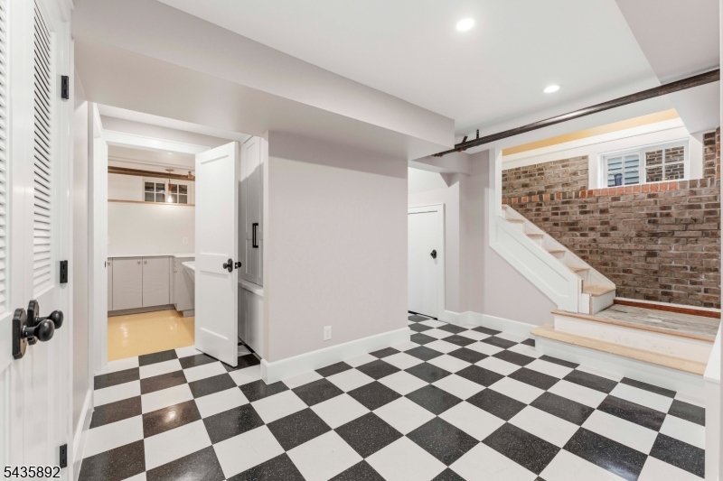 16 Coolidge Ave