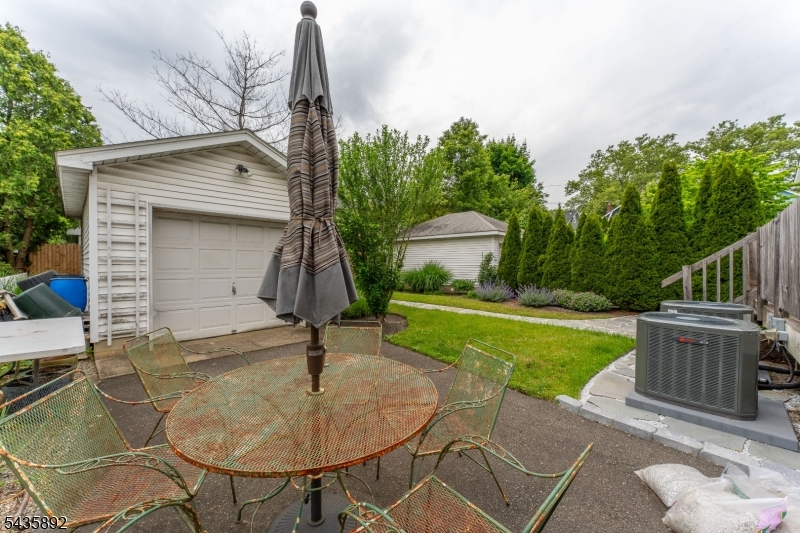 16 Coolidge Ave