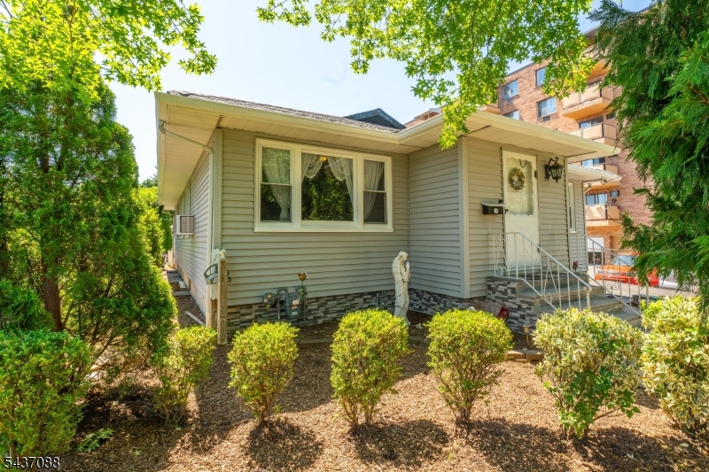72 Clarendon Pl