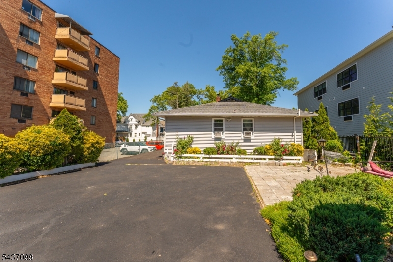72 Clarendon Pl