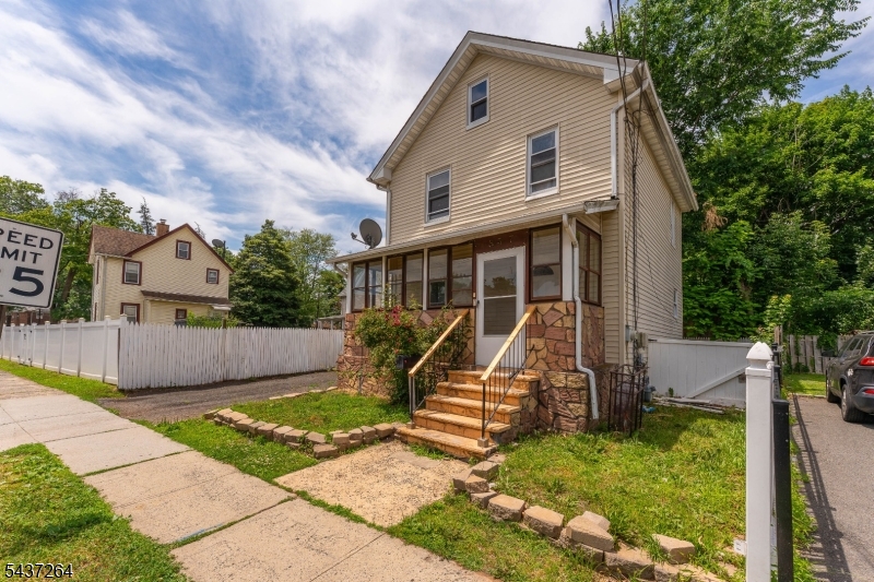 835 E 2nd St