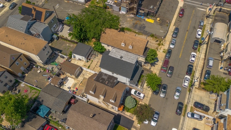944 Emma St