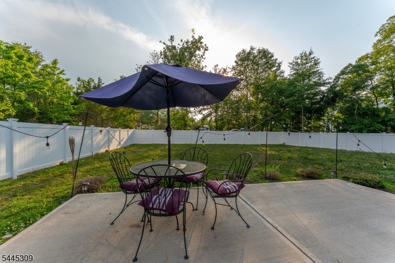 325 Roycefield Rd