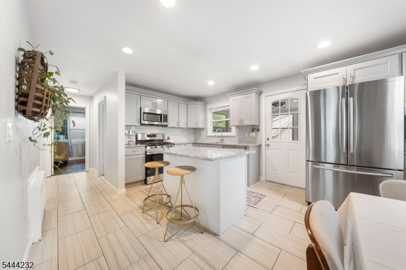19 Robertson Rd
