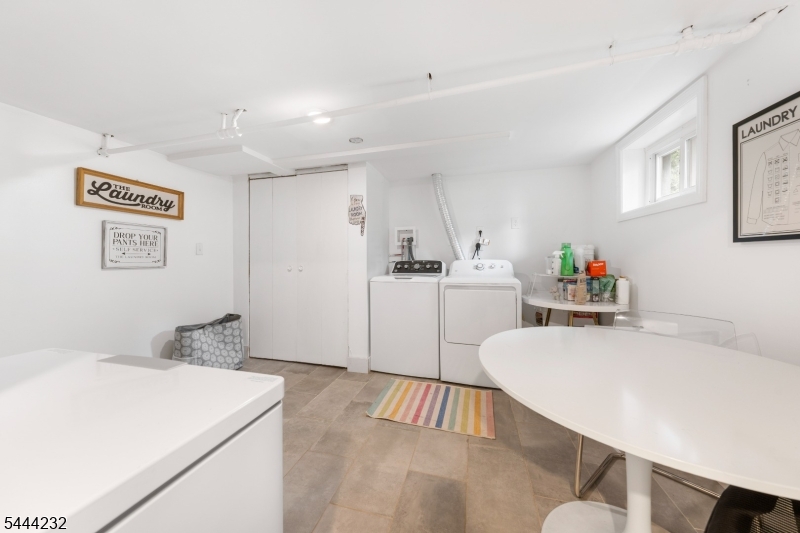 19 Robertson Rd