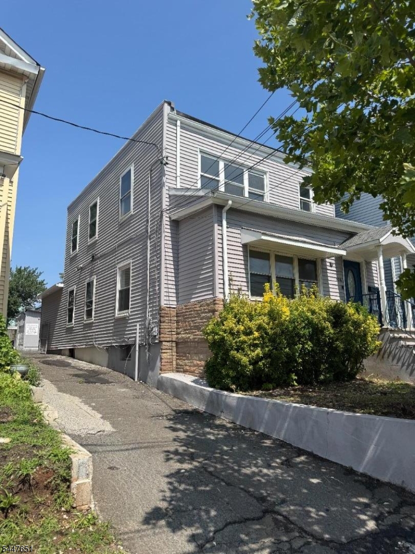526 Jackson Ave