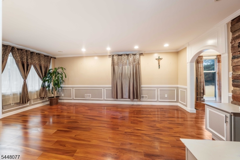102 Runyon Ave