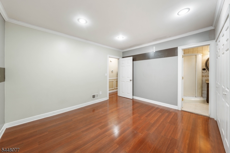 102 Runyon Ave