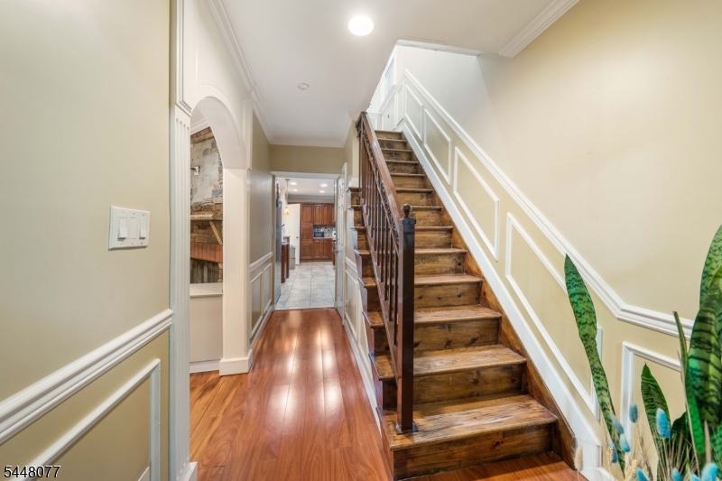102 Runyon Ave