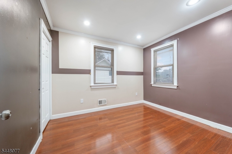 102 Runyon Ave