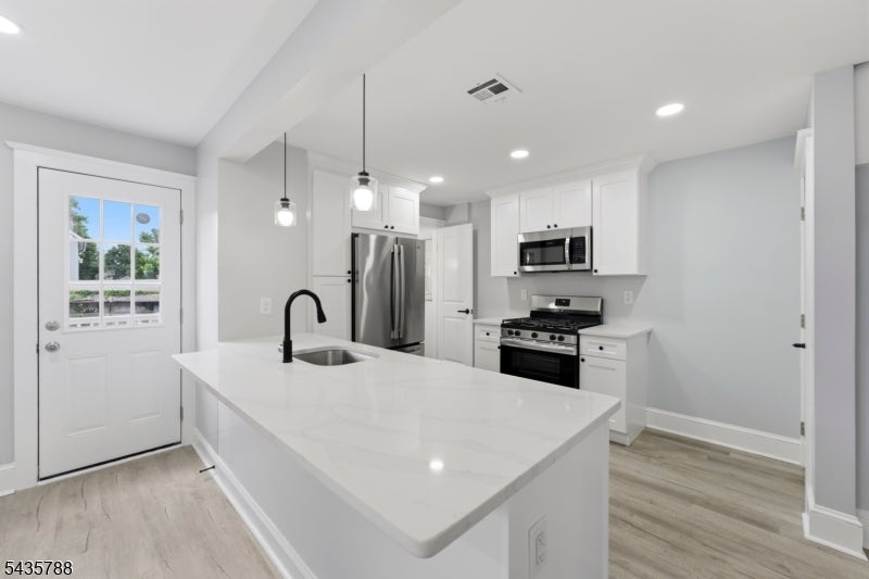 11 Jean Ct